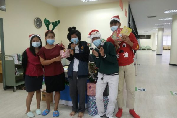 LINE_ALBUM_กิจกรรม Christmas 2020_๒๒๐๓๐๓_10