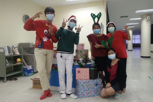 LINE_ALBUM_กิจกรรม Christmas 2020_๒๒๐๓๐๓_5