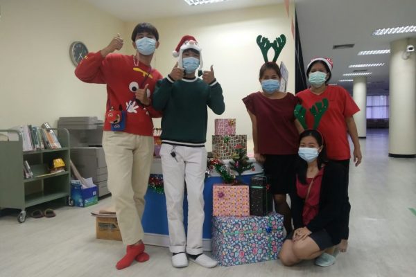 LINE_ALBUM_กิจกรรม Christmas 2020_๒๒๐๓๐๓_6