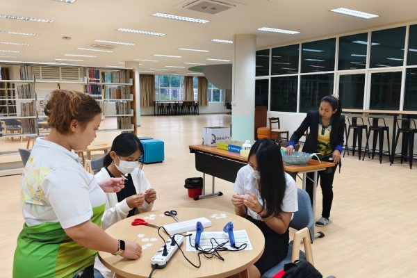 LINE_ALBUM_7867ประดิษฐดอกมะลิวันแม่_241010_14