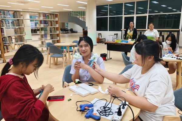 LINE_ALBUM_7867ประดิษฐดอกมะลิวันแม่_241010_17
