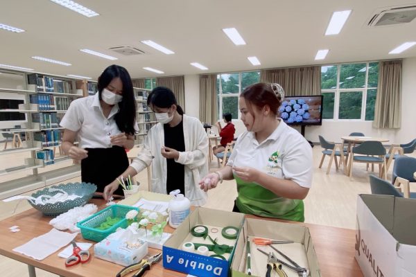 LINE_ALBUM_7867ประดิษฐดอกมะลิวันแม่_241010_22
