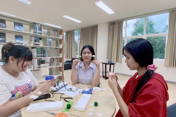 LINE_ALBUM_7867ประดิษฐดอกมะลิวันแม่_241010_24