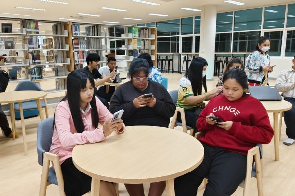 LINE_ALBUM_กิจกรรมอบรม “ลงทะเบียนรับ BIGBOT AI”_241010_27
