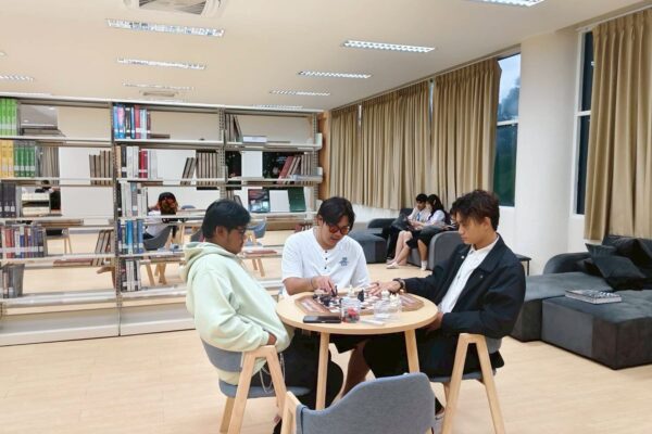 LINE_ALBUM_ห้องสมุดเที่ยงคืน 12568_250902_13