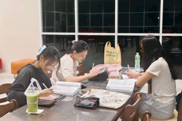 LINE_ALBUM_ห้องสมุดเที่ยงคืนปลายภาค12568_251103_7