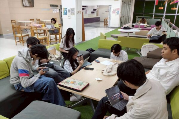 LINE_ALBUM_ห้องสมุดเที่ยงคืนกลางภาค22568_260128_18