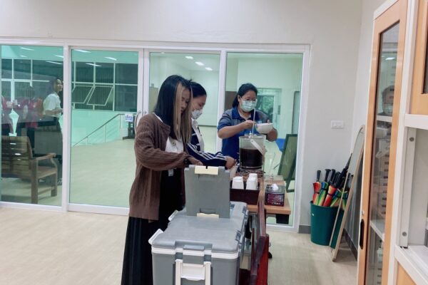 LINE_ALBUM_กิจกรรม Library Welcome Drink วข.จันทบุรี_260806_6