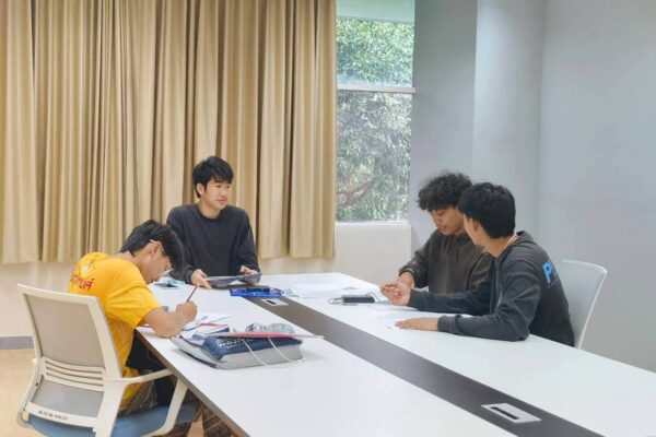 LINE_ALBUM_ห้องสมุดเที่ยงคืน กลางภาค 12569_260828_6