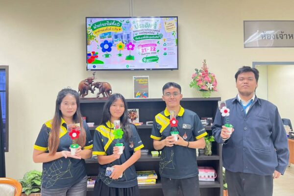 LINE_ALBUM_กิจกรรม DIY ที่หนีบรูปตั้งโต๊ะด้วยฝาขวด_260923_17